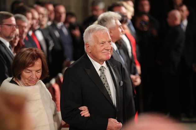 Udílení státních vyznamenání se zúčastní jen jeden bývalý prezident