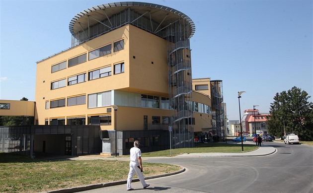 Tragédie v nemocnici ve Frýdku-Místku. Na toaletách se zastřelil senior