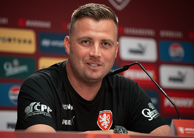 Reprezentaci vypadlo pět hráčů. Köstl povolal nováčky Chaloupka, Ladru a Daňka