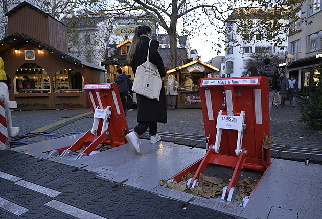 Místo vánoční atmosféry opevnění. V Německu ruší trhy, prodražila je hrozba teroru