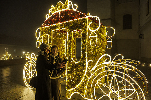 OBRAZEM: Na Špilberku září drak, rytíři i strom poznání s jablkem a hadem