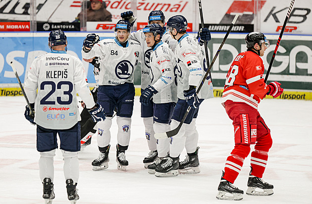 Schleiss umazal vajíčko, proti Litvínovu skóroval hned dvakrát