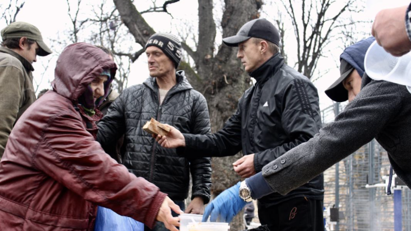 REPORTÁŽ: Za Ukrajinu válčí a umírají také bezdomovci. Padl i sirotek z azyláku
