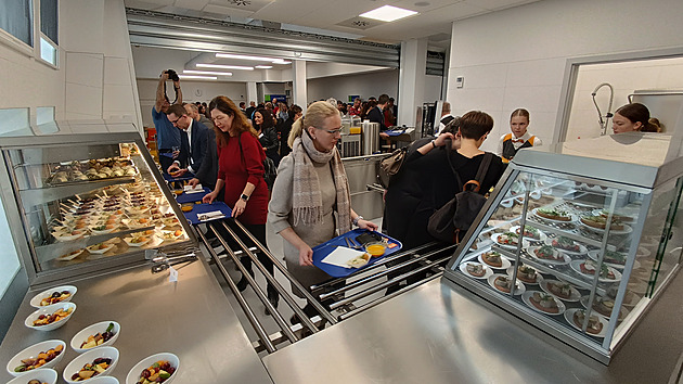 Nejvyšší patro čekalo na využití dvacet let. Stavební škola má konečně jídelnu