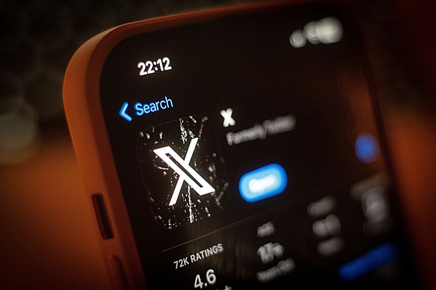 Muskova síť X měla opět výpadek. Problémy hlásily desetitisíce uživatelů