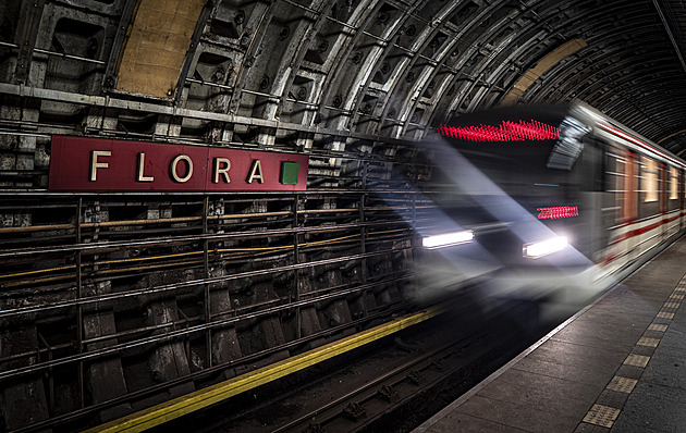 OBRAZEM: Odhalená Flora. Stanice metra před roční rekonstrukci ukázala útroby