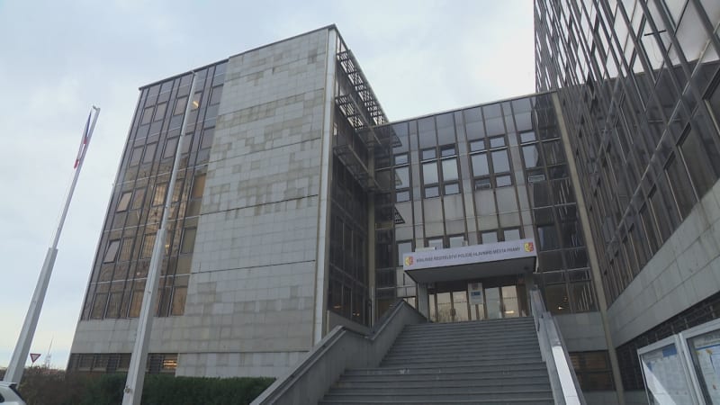 Policista odbyl znásilněnou ženu a případ odložil, teď stanul před soudem. Odešel s pokutou