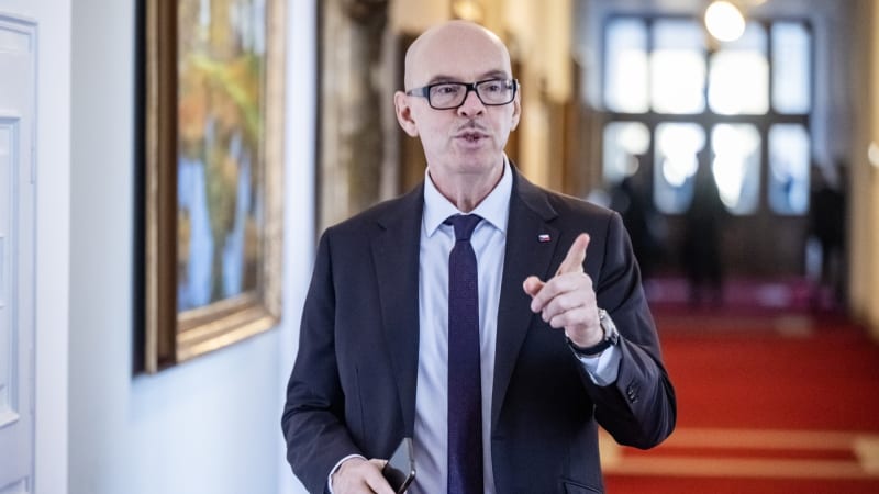 Klempíř měl autonehodu. Ministra kultury převezla sanitka do nemocnice