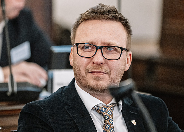 Kotlár čelí trestnímu oznámení za výroky na Rajchlově semináři. Šetří ho i Slováci