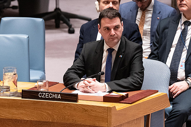 Evakuace nebudou, v Íránu jsou tři Češi, řekl Macinka. Babiš i opozice údery chválí