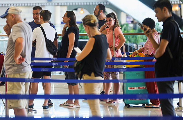 Protivzdušná obrana funguje, slyšíme jen rány, hlásí Češi z Blízkého východu