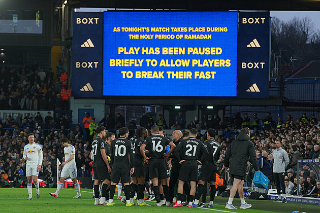 Žijeme v moderním světě, ne? Guardiola se obořil na fanoušky, bučeli kvůli ramadánu