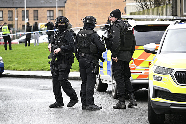 Neznámý útočník pobodal ve skotském Edinburghu několik lidí