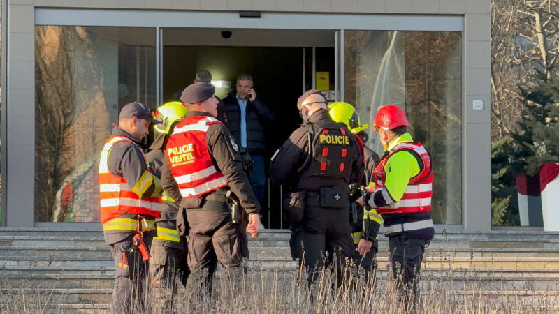 Poplach v Praze: Kvůli ptačí budce museli z ministerstva evakuovat 400 lidí