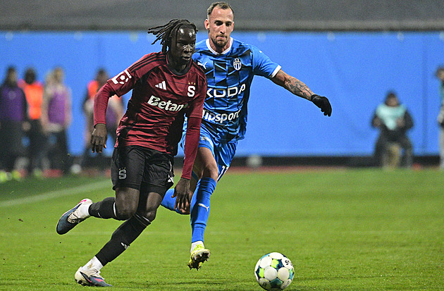 ONLINE: Ml. Boleslav - Sparta 0:0, hosté v problémech. Zachránil je Surovčík, pak tyč