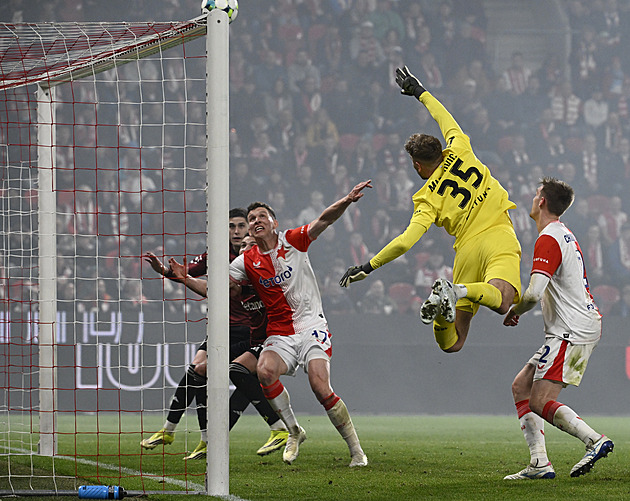Staněk před derby odstoupil, Slavii nezbyl žádný brankář na lavičce. Jak je to možné?