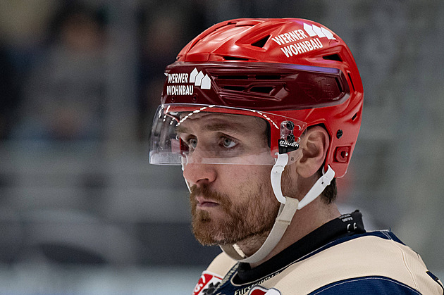 Děsivé chvíle v Rakousku. Hráč v utkání zkolaboval, oživovali ho přímo na ledě