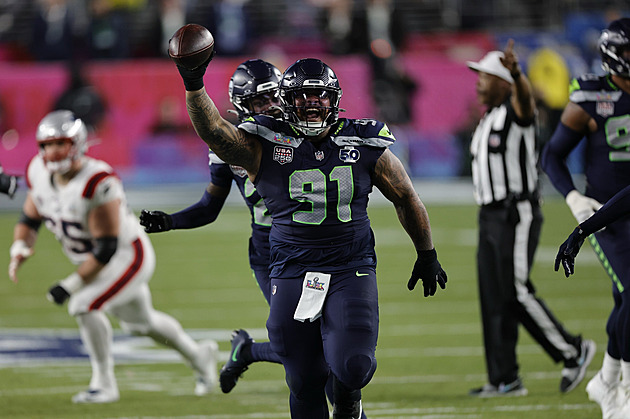 Speciální svatba amerického fotbalisty. Trofej ze Super Bowlu nedal z ruky