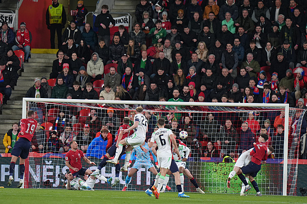 ONLINE: Česko - Irsko 0:0, aktivní nástup hostů, Collins pálí jen do břevna