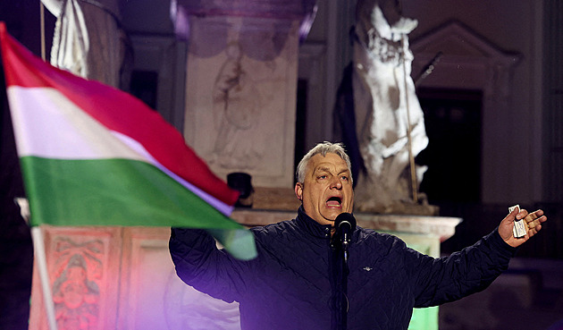 Orbán má eso v rukávu. Může se udržet u vesla, i když volby těsně prohraje