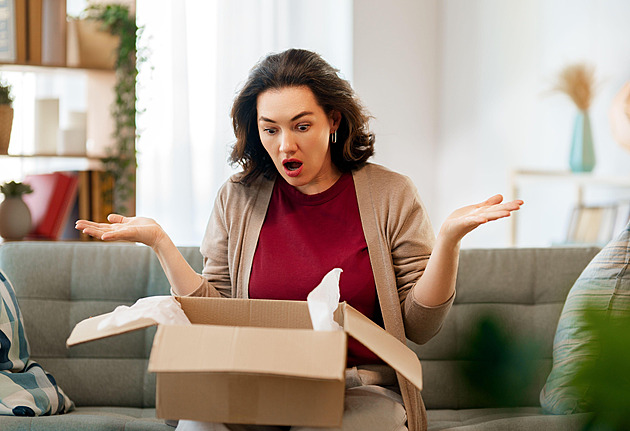 Místo iPhonu dostala sadu vrtáků. Operátor se zachoval podivně