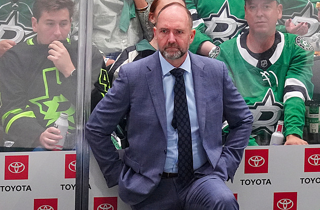 Islanders propustili trenéra Roye, Ritticha s Palátem má dostat do play off DeBoer