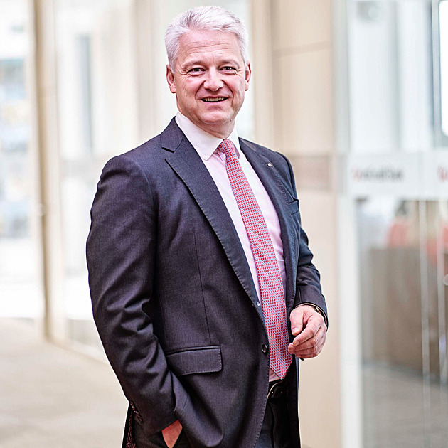 Z banky k průmyslníkovi. Šéf UniCredit nastoupí do představenstva MTX