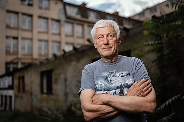 Sardinky s cukrem, izolepa na díry. Novinář vzpomíná, jak cestou na pól potkal Jakeše