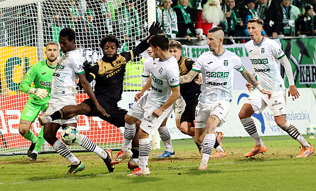 ONLINE: Karviná - Baník 0:0, poločas bez branek. Jak skončí semifinále MOL Cupu?