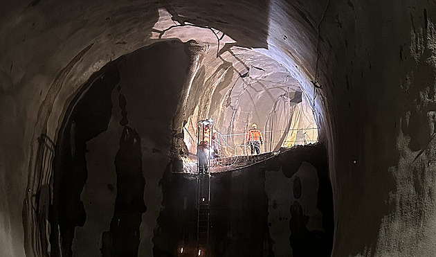 OBRAZEM: Finišuje ražba stanice Pankrác metra D. Vidět je jádro i tunely eskalátorů