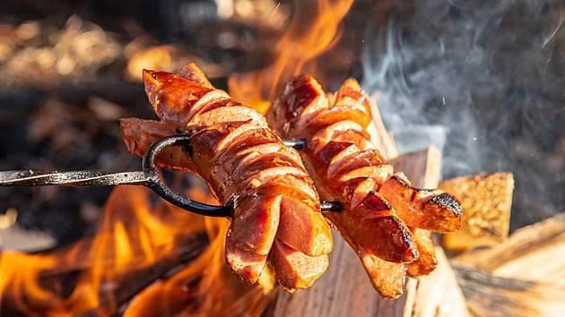 Čarodějnice 2026: Jak správně vybrat špekáčky a nespálit se?