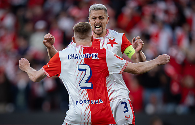 ONLINE: Slavia - Sparta 3:2, oslabení domácí blízko titulu. Kuchta trefuje tyč