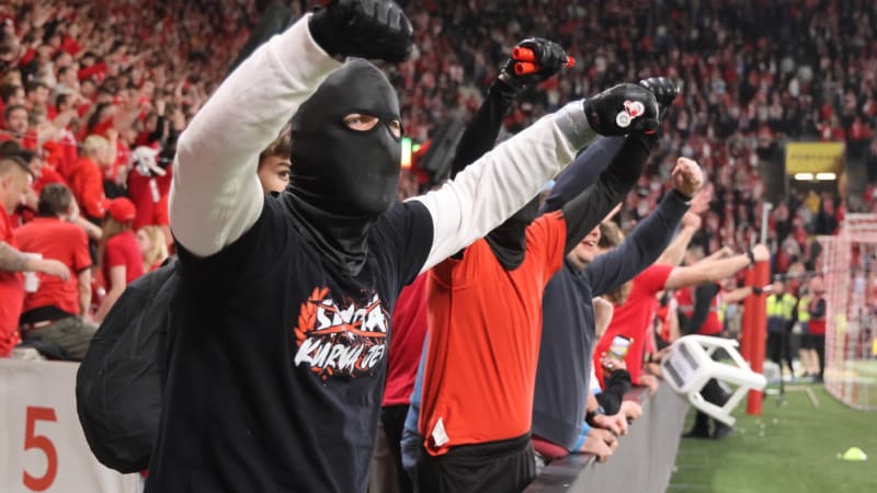 Sparta: Vyvrcholení nenávisti vůči našemu klubu. Surovčík po napadení skončil v nemocnici