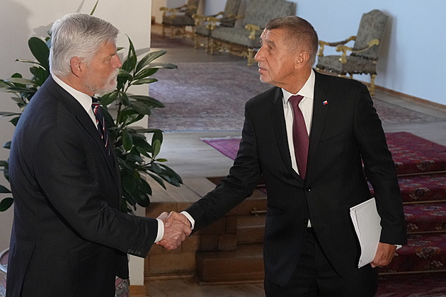 Na summitu NATO chtějí Češi hlavně Babiše a pak Pavla. Macinka v průzkumu neuspěl