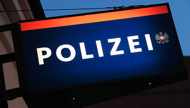 V Rakousku pátrají po řidiči auta s českou registračkou. Srazil policistu a utekl