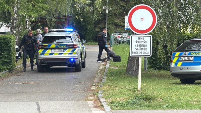 Posun v případu ubodané školačky z Pardubic: Mladík putuje do vazby, hrozí mu deset let