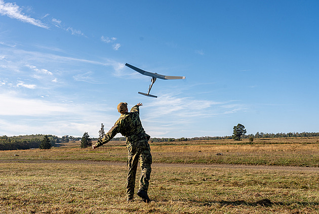 Vidí dál, navádí palbu. I to je naše know-how, říká velitel dronového praporu