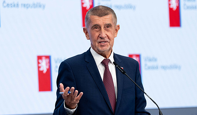 Vláda navrhne zrušení poplatků ČT a rozhlasu příští týden, řekl Babiš ředitelům