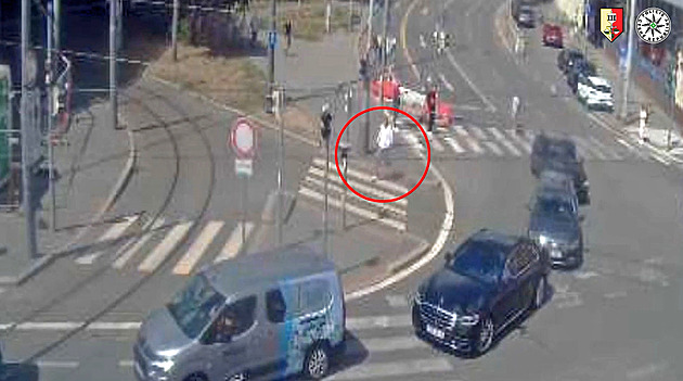 Muž ukradl šperky za 140 tisíc. Naskočil do autobusu, policie si na něj počkala v Brně