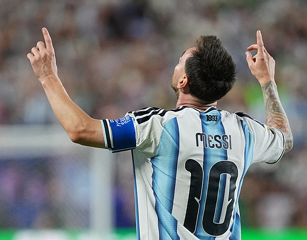 Pochybuju, jestli budu ještě dlouho hrát, říká zdrcený Messi po smrti otce